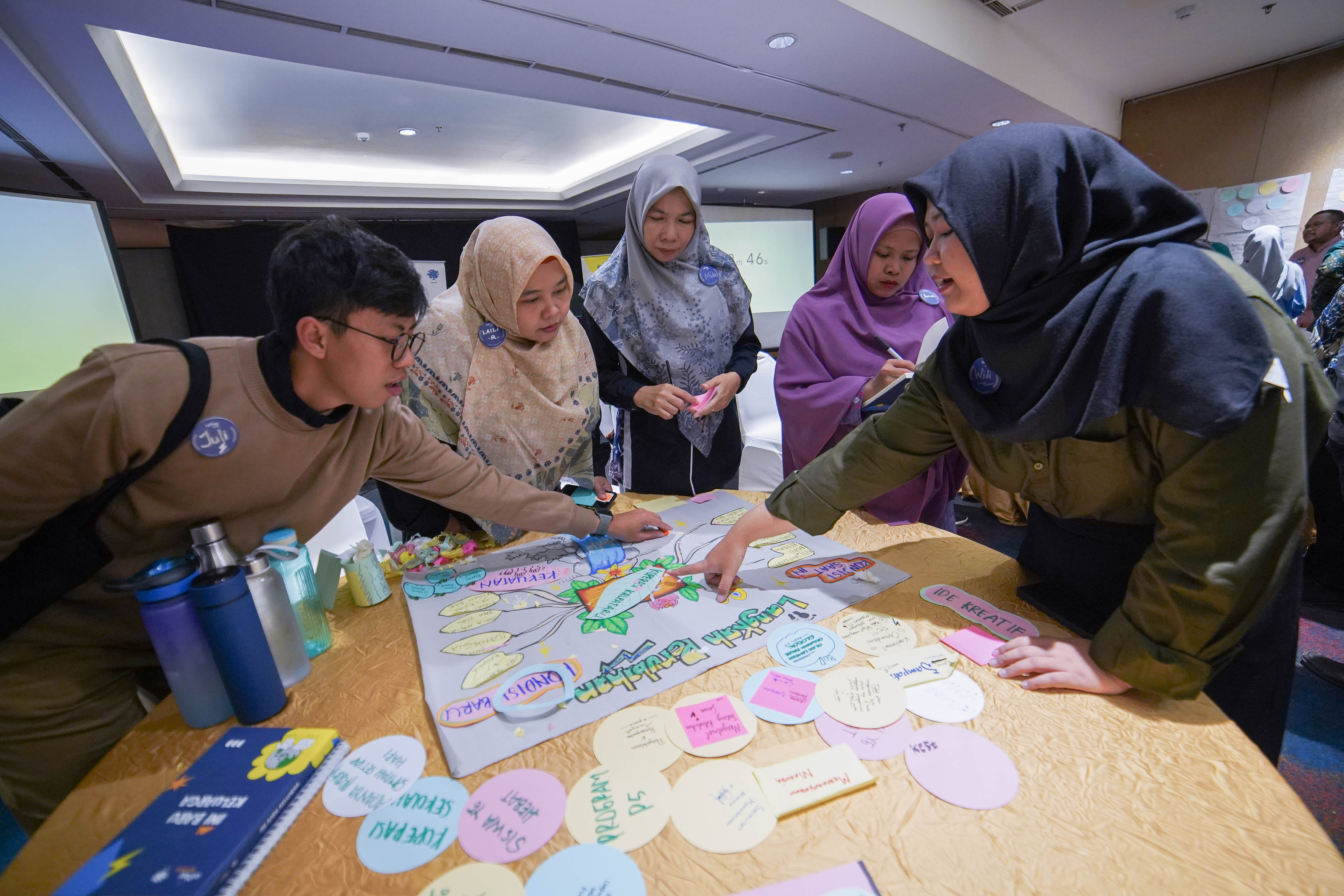 Illustration of teachers collaborating